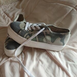Steve Madden camo platform sneakers